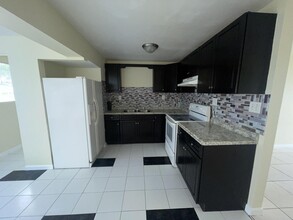 5320 Harriet Pl in West Palm Beach, FL - Building Photo - Building Photo