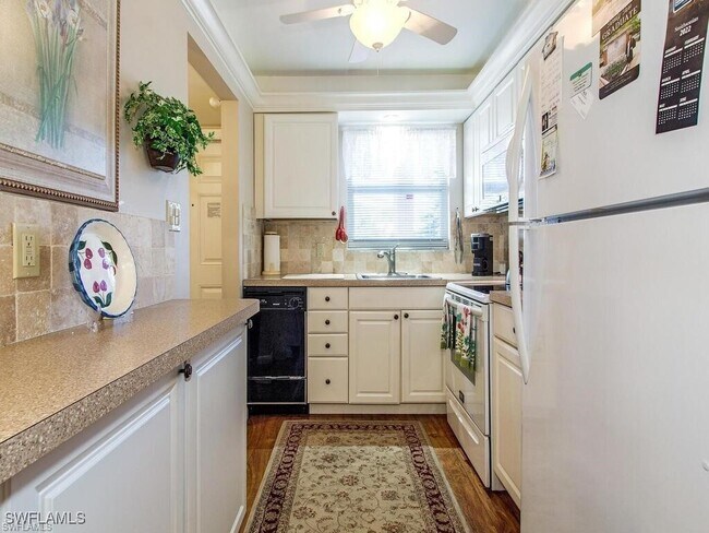 400 Forest Lakes Blvd in Naples, FL - Building Photo - Building Photo