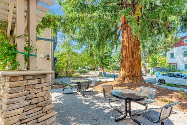 5 Artisan Way in Menlo Park, CA - Building Photo - Building Photo