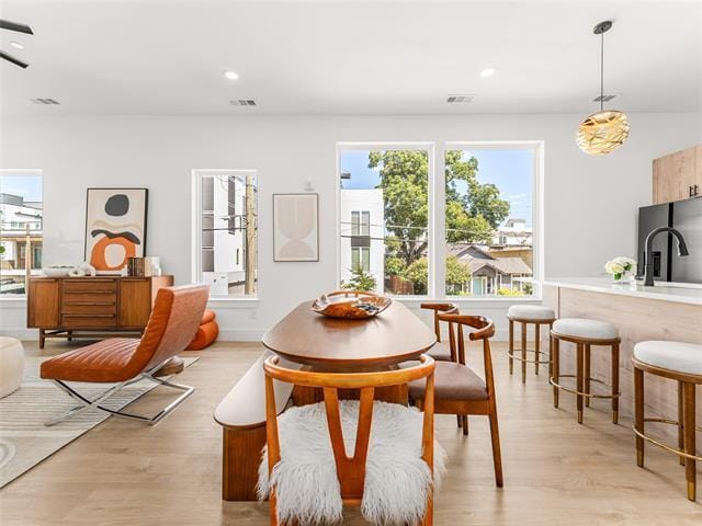 property at 2015 N Prairie Ave