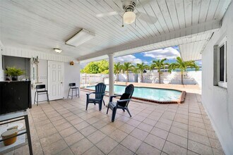1360 W 4th Ln in Hialeah, FL - Building Photo - Building Photo