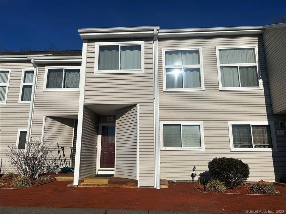 35 Ruth St in Bristol, CT - Building Photo