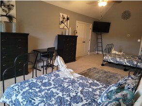 201 Pumprock Dr-Unit -Room D2 in Huntsville, AL - Foto de edificio - Building Photo