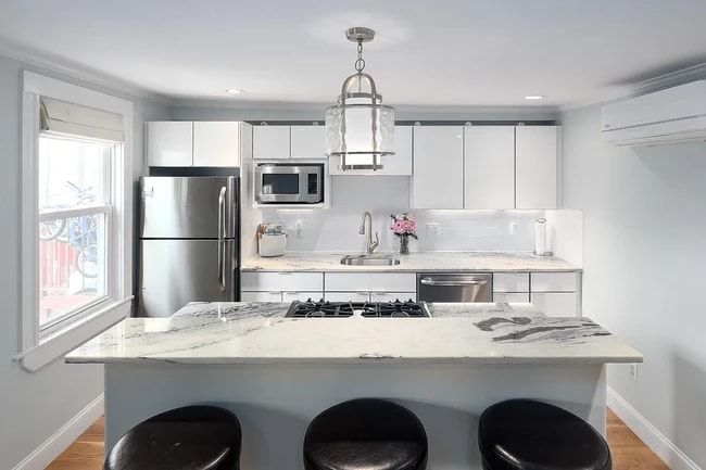 194 Marion St, Unit 182-1 in Boston, MA - Building Photo - Building Photo