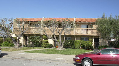 498 Sybil Ave in San Leandro, CA - Foto de edificio - Building Photo