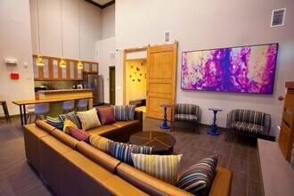 817 Colcord Ave in Waco, TX - Foto de edificio - Building Photo