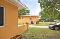 Lafayette Apartments in Ft. Myers, FL - Foto de edificio - Building Photo