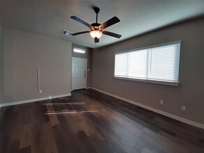 9757 Grosbeak Ln in Magnolia, TX - Foto de edificio - Building Photo