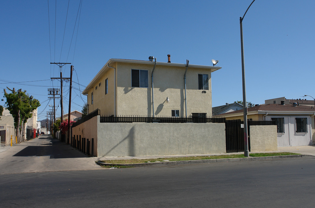 4755 Maplewood Ave in Los Angeles, CA - Building Photo