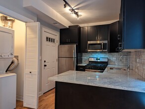 2203 W Eastwood Ave, Unit 2201-1W in Chicago, IL - Building Photo - Building Photo