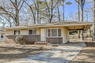 1628 1st St NE in Center Point, AL - Foto de edificio - Building Photo