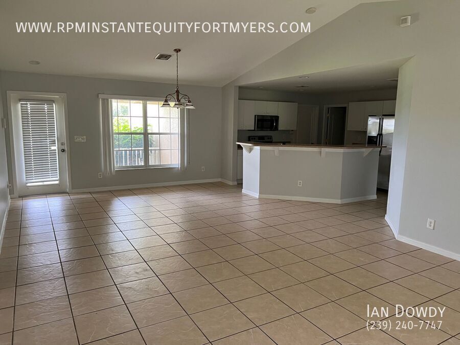 2531 Sunniland Blvd in Lehigh Acres, FL - Building Photo