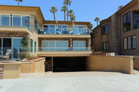 318 S The Strand in Oceanside, CA - Foto de edificio - Building Photo