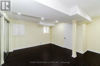 6 Nova Scotia Rd in Brampton, ON - Building Photo - Building Photo