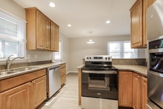 2225 Bow Brk Trl in Matthews, NC - Foto de edificio - Building Photo