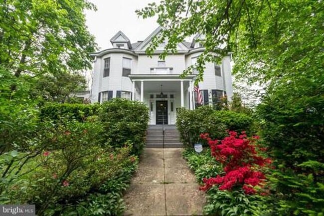 property at 720 Gladstone Ave