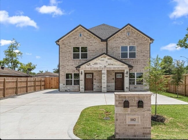 102 Schade Ln in Houston, TX - Building Photo - Building Photo
