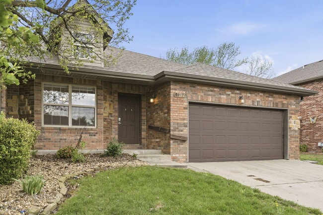 3917 N 15th St in Ozark, MO - Foto de edificio - Building Photo