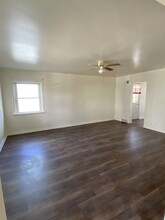 540 Pennsylvania Ave, Unit 1 in Irwin, PA - Foto de edificio - Building Photo