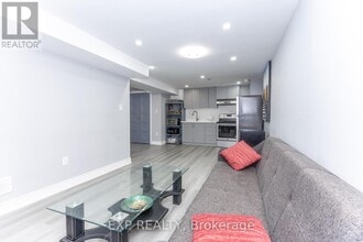 3270 Klaiman Dr in Mississauga, ON - Building Photo - Building Photo