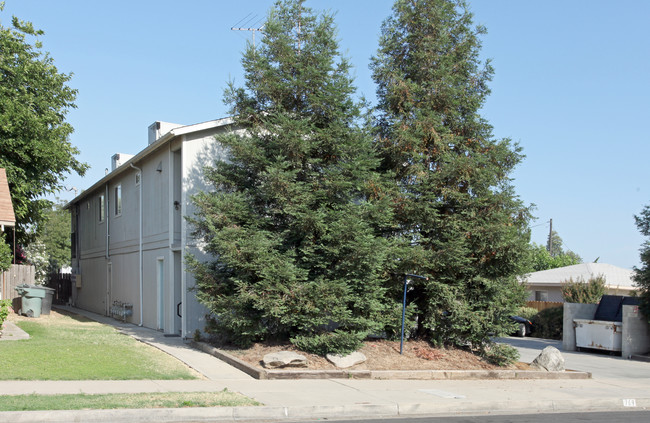 169 N Eaton Ave in Dinuba, CA - Foto de edificio - Building Photo