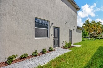 817 SE 26th Rd in Homestead, FL - Building Photo - Building Photo