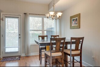 2043 Pinecrest Dr, Unit 2043 in Nashville, TN - Foto de edificio - Building Photo