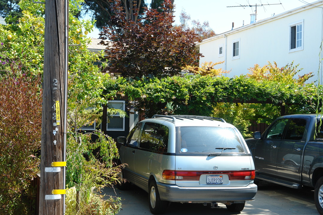 340 Clifton St in Oakland, CA - Building Photo