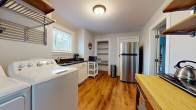 16 Linder Ter in Newton, MA - Building Photo - Building Photo