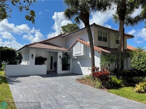 2058 NW 52nd St in Boca Raton, FL - Foto de edificio - Building Photo