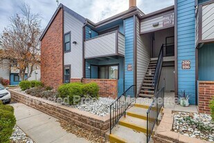 11913 E Harvard Ave in Aurora, CO - Building Photo