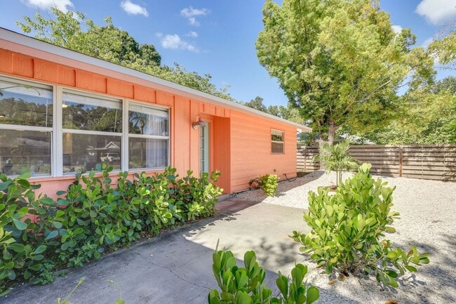 2738 Martin St in Sarasota, FL - Building Photo - Building Photo