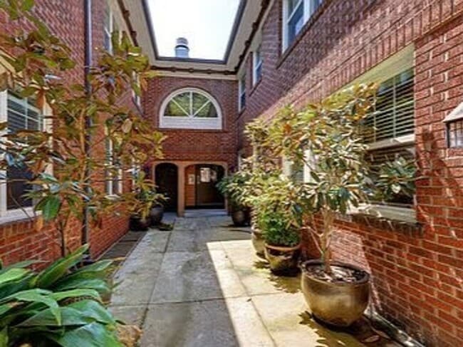 property at 701 NE 28th Ave