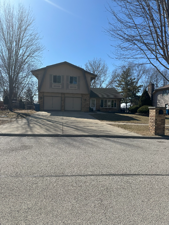 1183 Foxboro Ln in Bartlett, IL - Building Photo