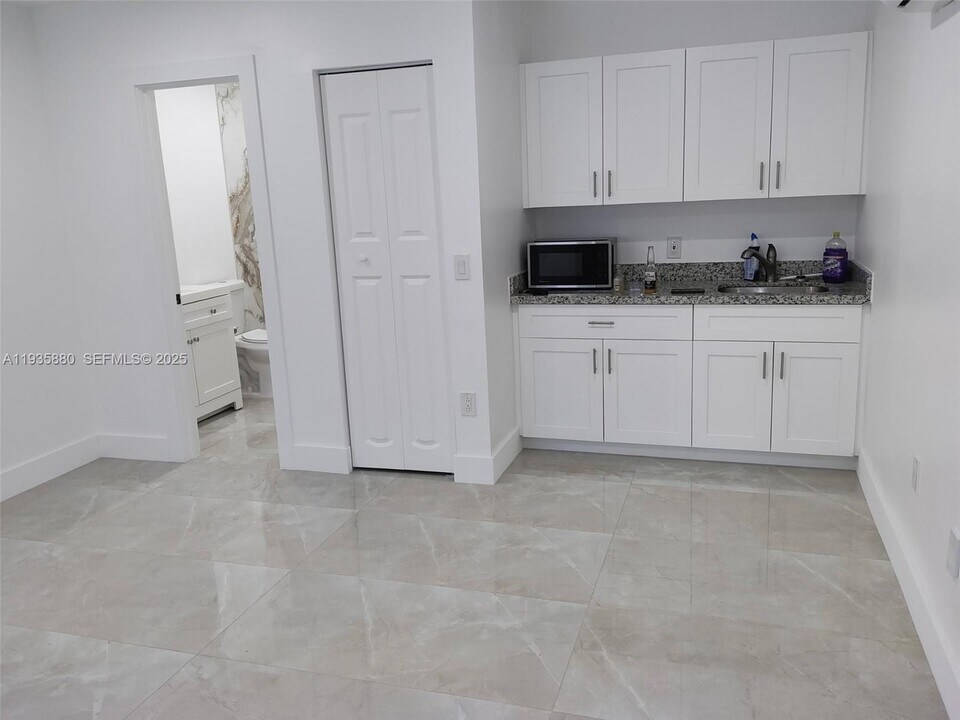 11821 SW 187th Terrace in Miami, FL - Building Photo