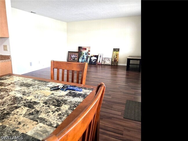 4615 Bayshore Dr in Naples, FL - Building Photo - Building Photo