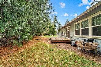 31727 76th Ave NW, Unit A in Stanwood, WA - Foto de edificio - Building Photo