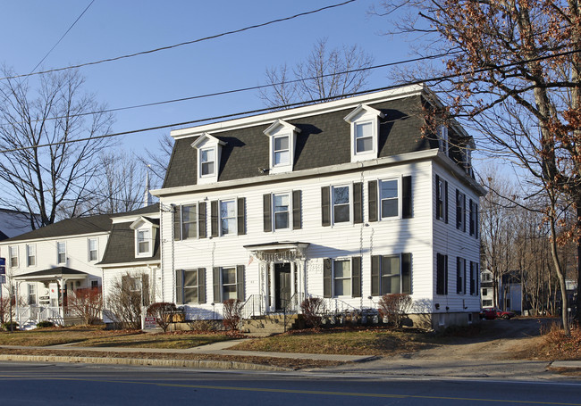 48 Main St in Gorham, ME - Foto de edificio - Building Photo