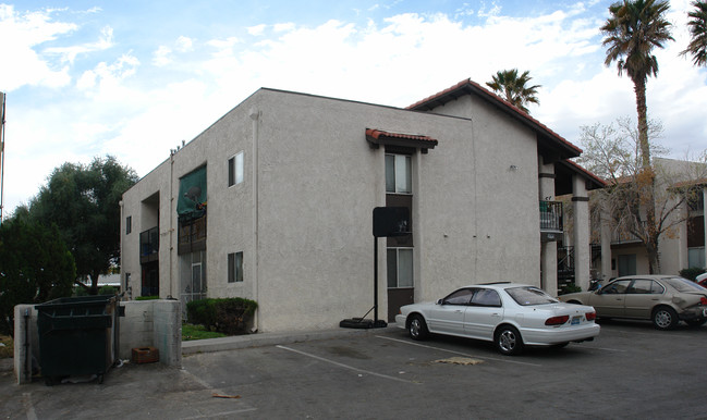 4664 W Twain Ave in Las Vegas, NV - Building Photo - Building Photo