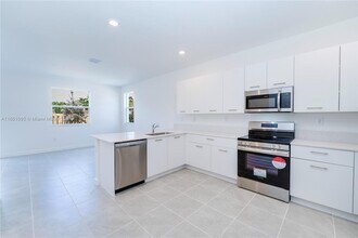 12372 NW 24th Pl in Miami Shores, FL - Building Photo - Building Photo