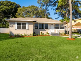 8330 63rd Way N in Pinellas Park, FL - Building Photo