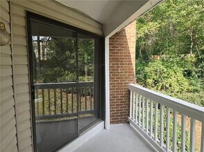 1244 Keys Lake Dr NE in Atlanta, GA - Building Photo - Building Photo