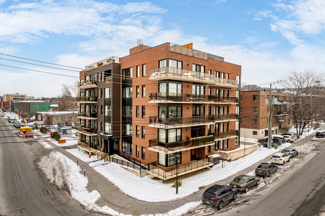 Lara Condos in Montréal, QC - Building Photo - Building Photo