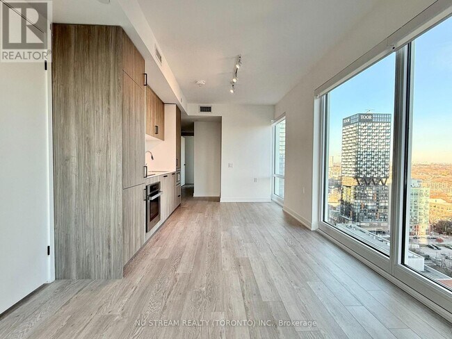 88 Queen St E in Toronto, ON - Building Photo - Building Photo