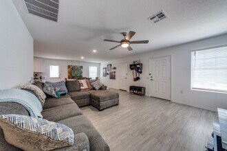 7335 London Ml in San Antonio, TX - Building Photo - Building Photo