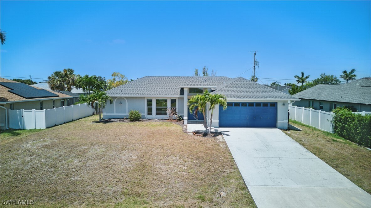 1311 SW 44th St in Cape Coral, FL - Building Photo