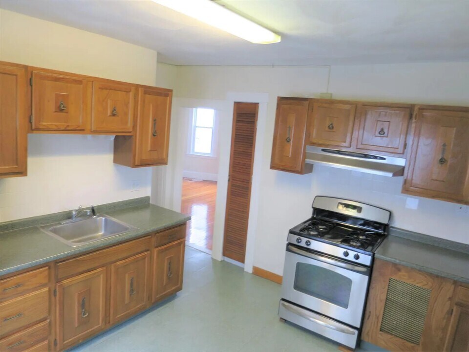 96 Conwell Ave, Unit 2 in Somerville, MA - Building Photo