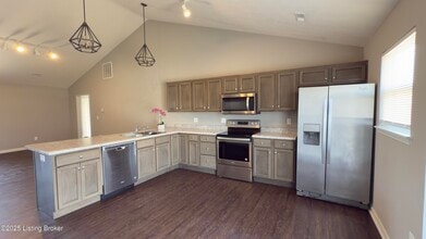 7606 Julia Ave in Jeffersonville, IN - Building Photo - Building Photo