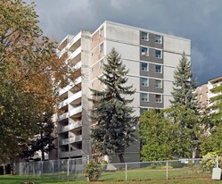 Geneva On The Park Condominiums in St Catharines, ON - Building Photo
