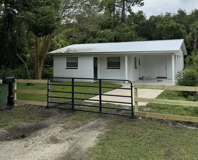 property at 722 N 21st St
